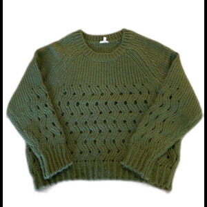 En Creme Sweater Crewneck Forest Green Size Medium Fuzzy Loose Knit Oversized